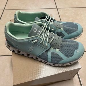 On Cloud Sneakers, Womens Sz 10 seafoam blue/green